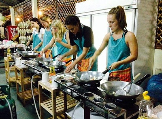 Thai Cooking Class by Mama Noi Thai Cookery School (Half Day Evening Course)